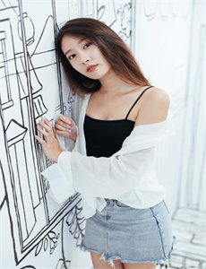 永恒圣祖-地铁蓝衣女